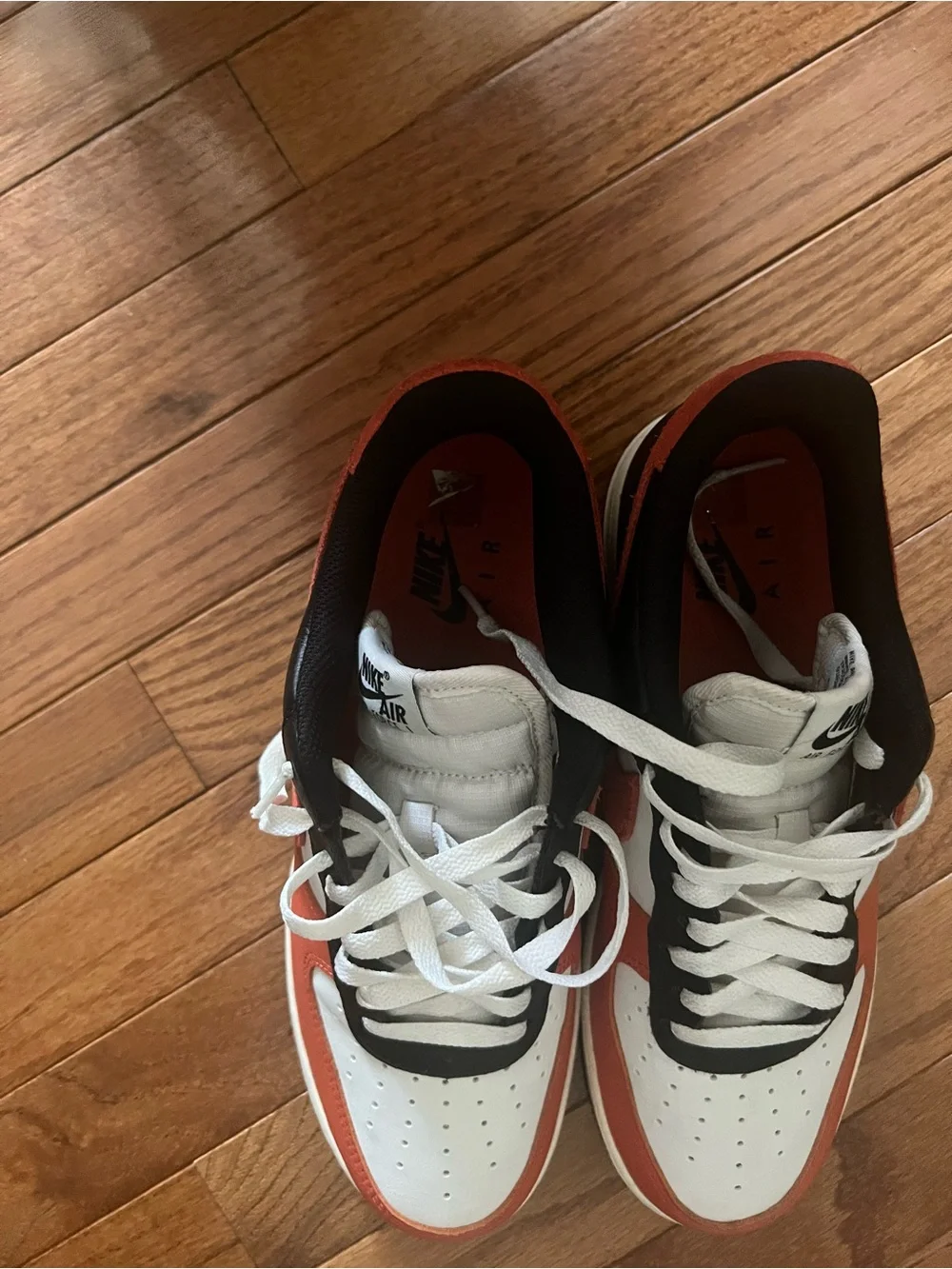Men Nike Air a force 1 07 LV SZ 8.5. Worn Once
